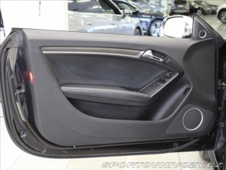 Audi RS5 4,2 V8 331kW B&O 1.ma 2011