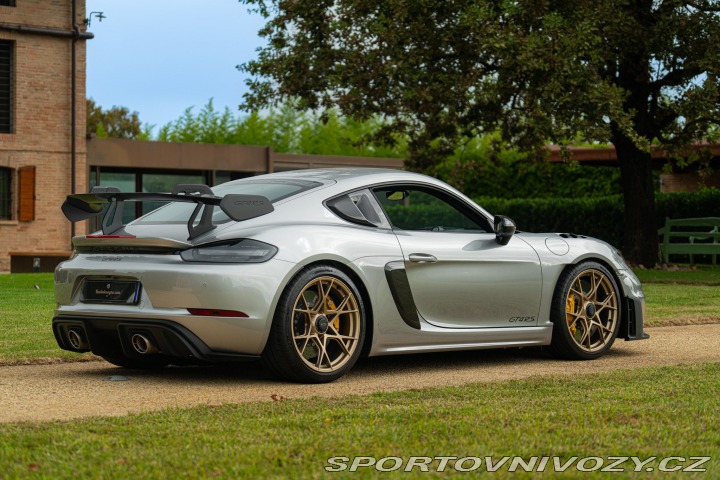 Porsche 718 CAYMAN GT4 RS “weissach” 2024