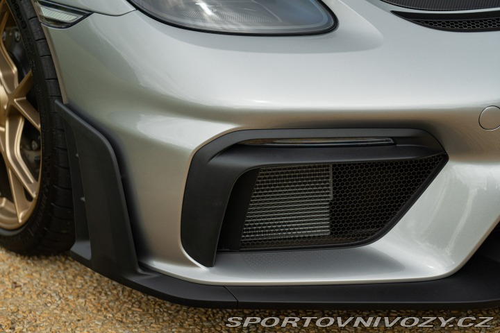 Porsche 718 CAYMAN GT4 RS “weissach” 2024