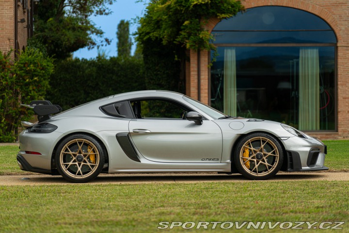 Porsche 718 CAYMAN GT4 RS “weissach” 2024
