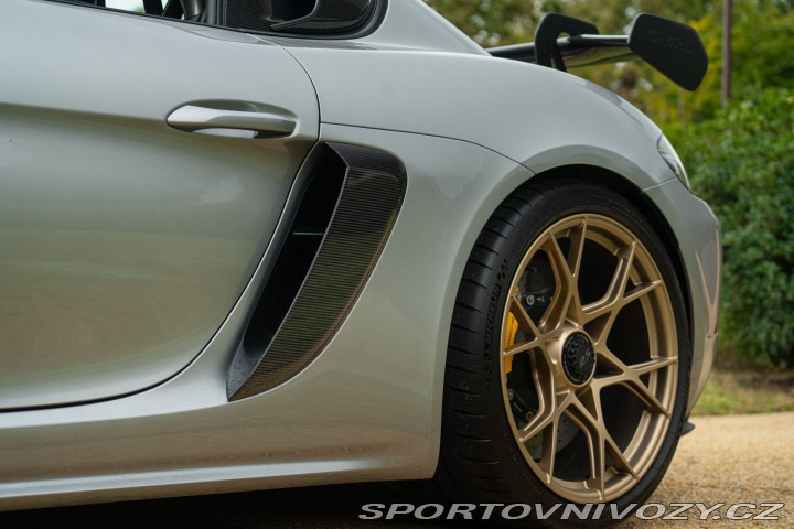 Porsche 718 CAYMAN GT4 RS “weissach” 2024