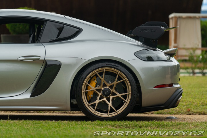 Porsche 718 CAYMAN GT4 RS “weissach” 2024