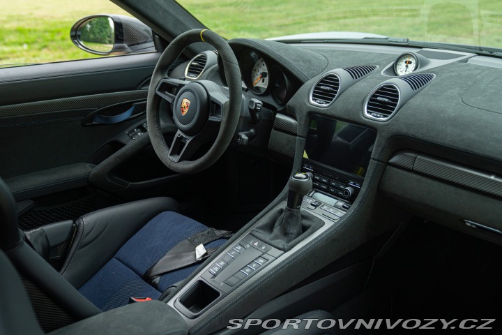 Porsche 718 CAYMAN GT4 RS “weissach” 2024