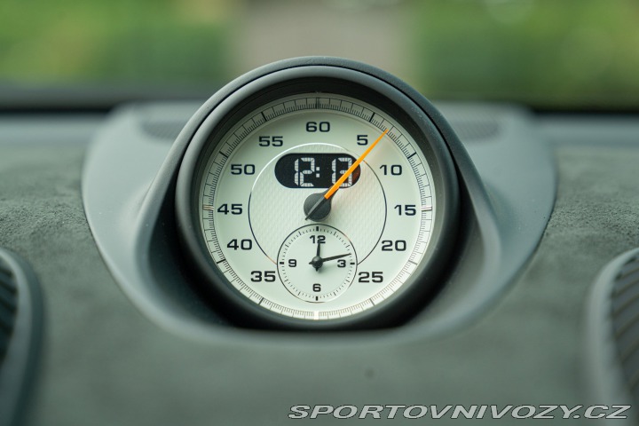 Porsche 718 CAYMAN GT4 RS “weissach” 2024