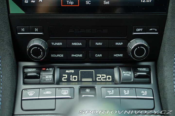 Porsche 718 CAYMAN GT4 RS “weissach” 2024