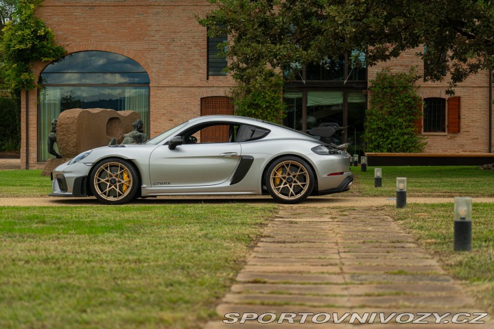 Porsche 718 CAYMAN GT4 RS “weissach” 2024