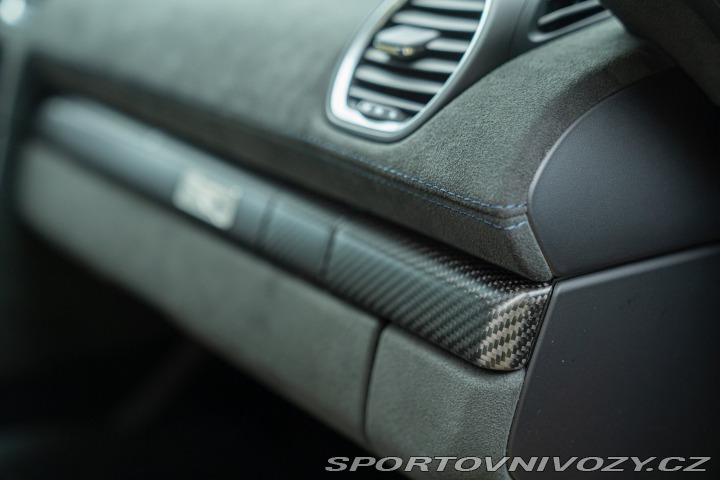 Porsche 718 CAYMAN GT4 RS “weissach” 2024