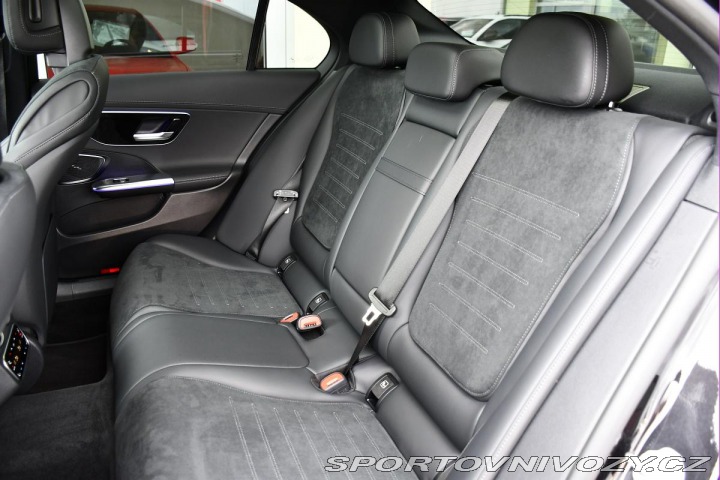 Mercedes-Benz C 400e 4M HYBRID PANO ZÁRUK 2023