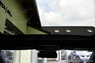 Mercedes-Benz C 400e 4M HYBRID PANO ZÁRUK 2023