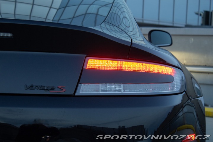 Aston Martin V8 Vantage S 2012