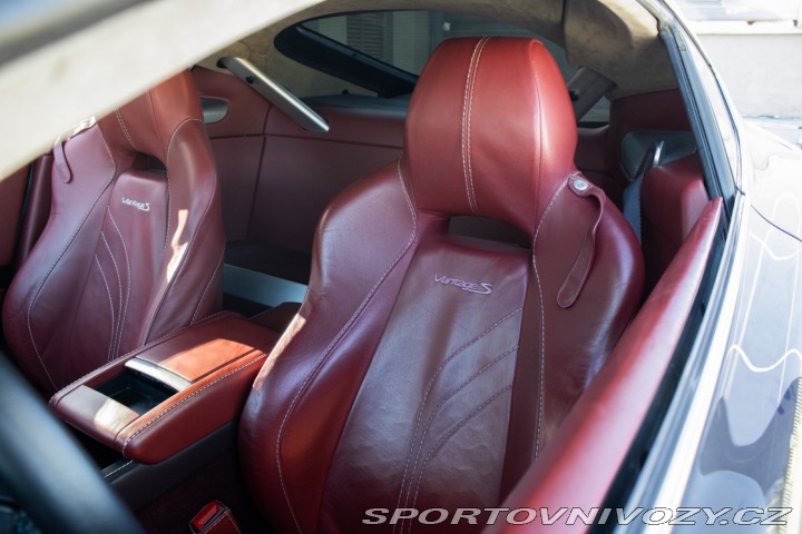 Aston Martin V8 Vantage S 2012
