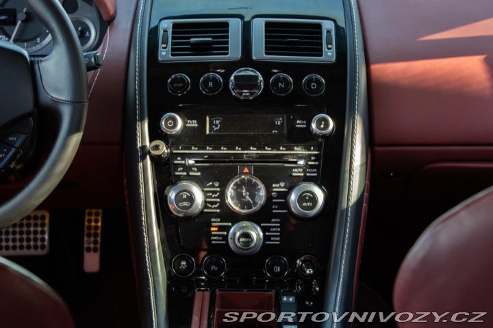 Aston Martin V8 Vantage S 2012