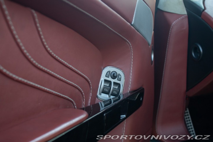 Aston Martin V8 Vantage S 2012