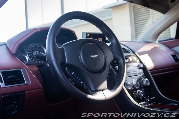 Aston Martin V8 Vantage S 2012