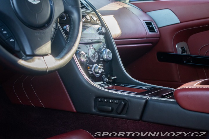 Aston Martin V8 Vantage S 2012