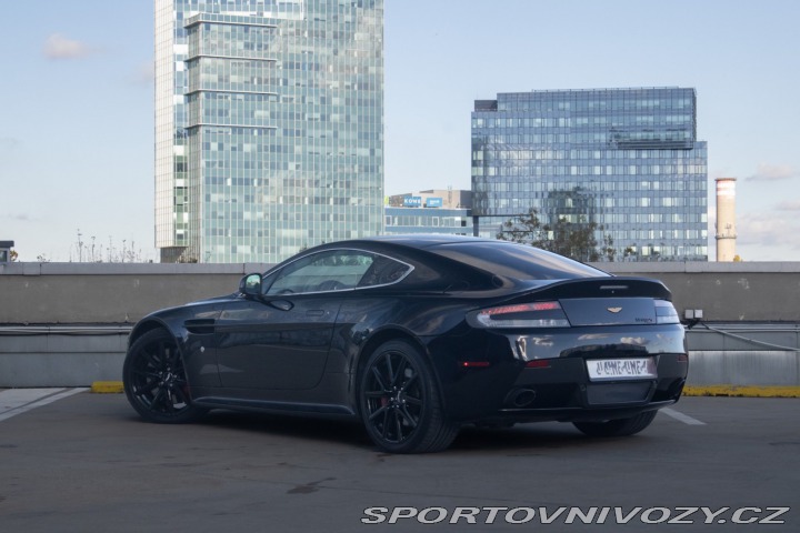 Aston Martin V8 Vantage S 2012