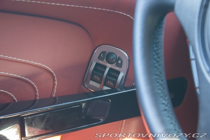 Aston Martin V8 Vantage S 2012