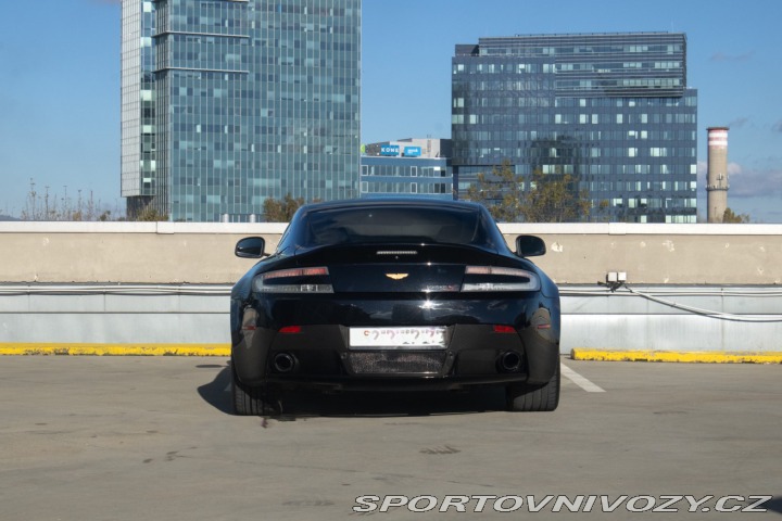 Aston Martin V8 Vantage S 2012