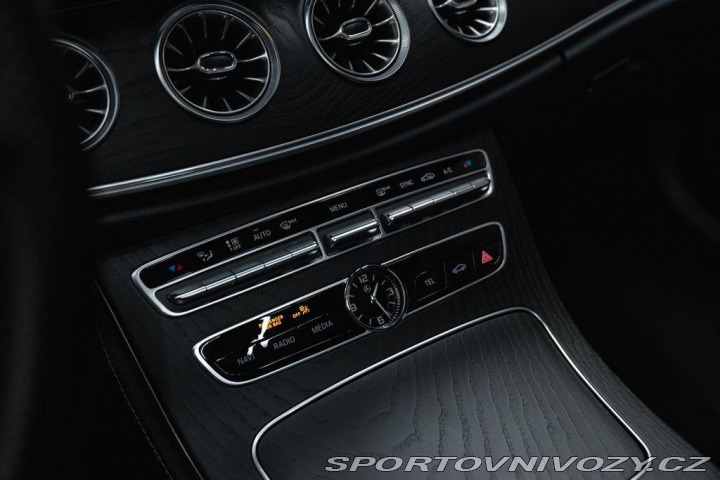 Mercedes-Benz E 4MATIC kupé, AMG Line, BU 2017