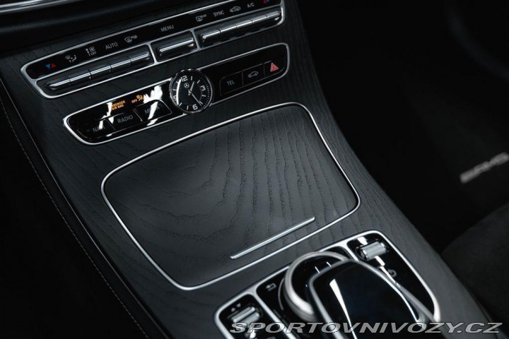 Mercedes-Benz E 4MATIC kupé, AMG Line, BU 2017