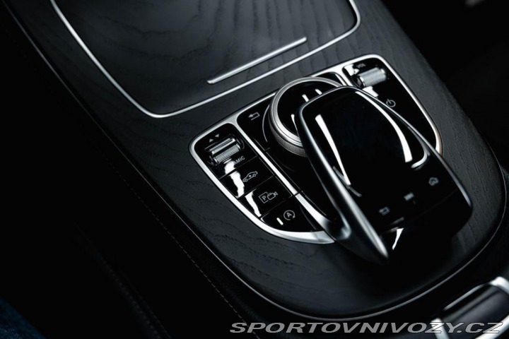 Mercedes-Benz E 4MATIC kupé, AMG Line, BU 2017