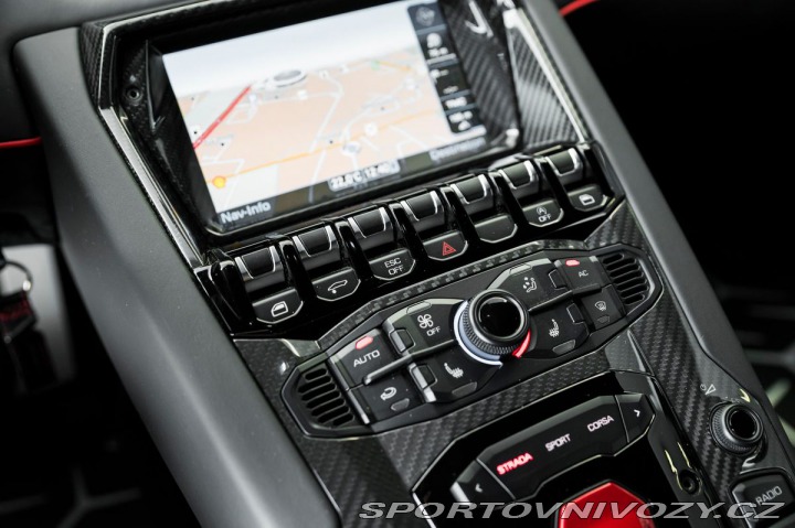 Lamborghini Aventador SuperVeloce Coupé / 1600 1800