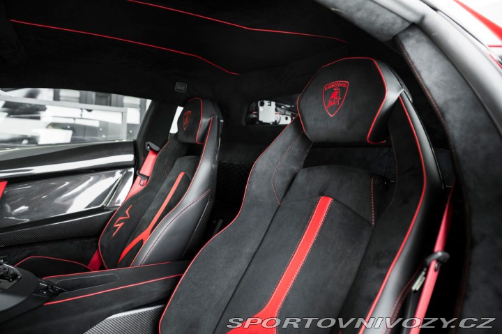 Lamborghini Aventador SuperVeloce Coupé / 1600 1800