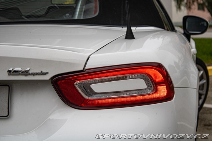 Fiat 124 Spider Lusso 1.4 Turbo MultiAir 2016