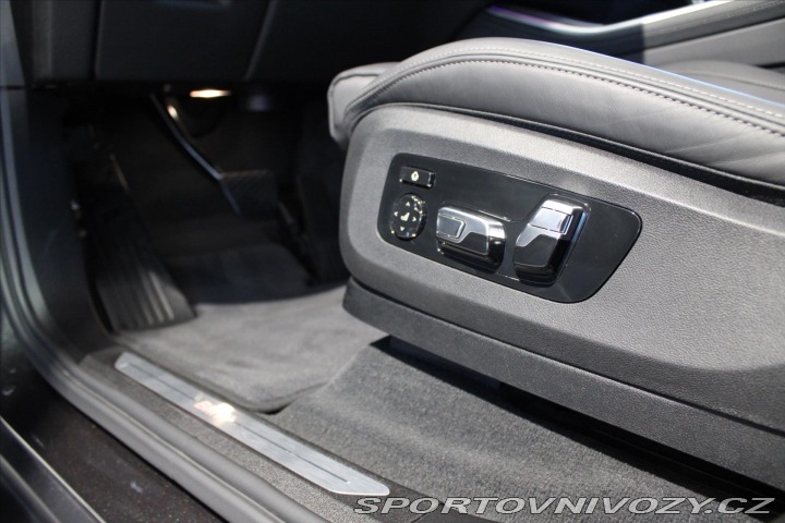 BMW X5 xDrive30d / 7míst / vzduc 2023