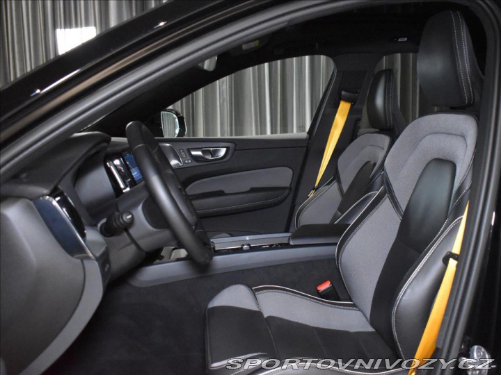 Volvo Ostatní modely XC60 2,0 T8 Polestar Panorama, 2024