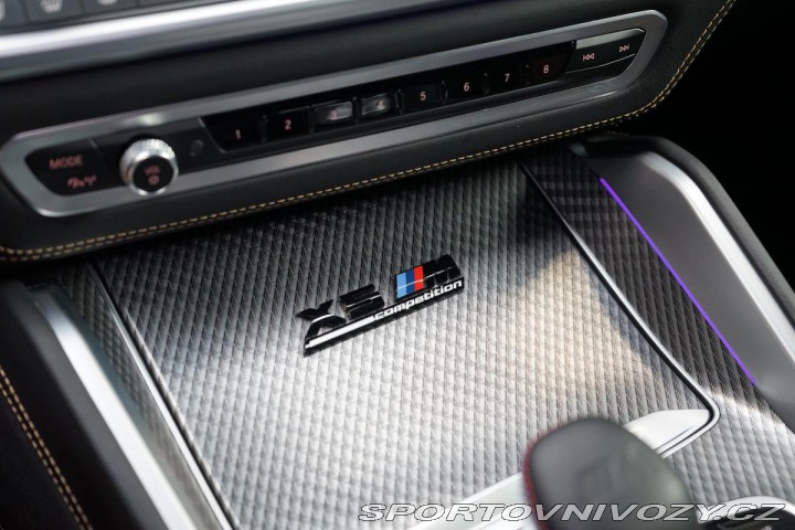 BMW X5 M Comp. UrbanGreen Akrapo 2021