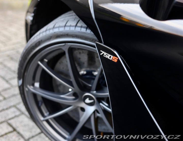 McLaren 750S *Racing sedadlá*zdvih*36 2024