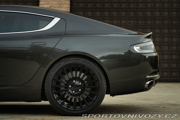 Aston Martin Rapide 2010