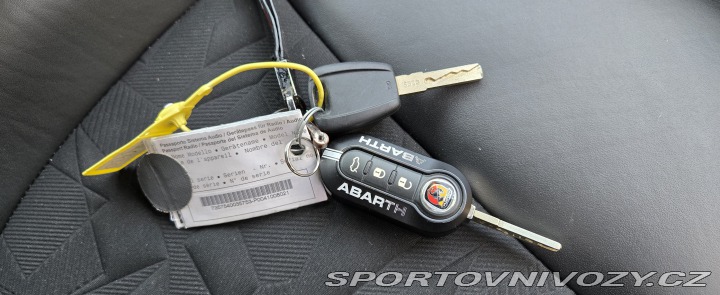 Abarth 595 Scorpioneoro 2021