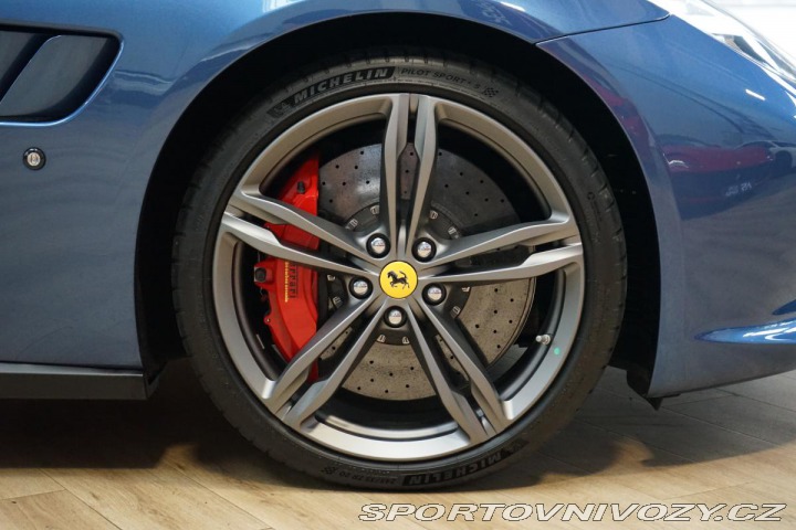 Ferrari GTC4Lusso V12 Lift Carbon Display Z 2018