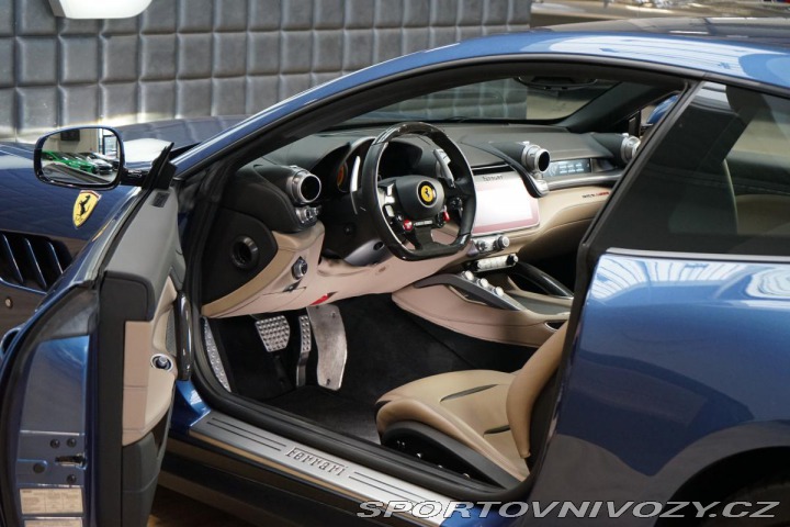 Ferrari GTC4Lusso V12 Lift Carbon Display Z 2018