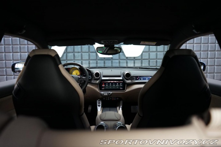 Ferrari GTC4Lusso V12 Lift Carbon Display Z 2018