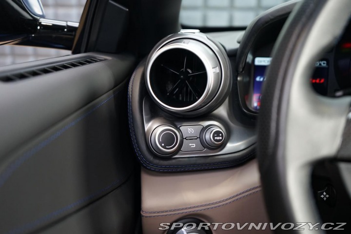 Ferrari GTC4Lusso V12 Lift Carbon Display Z 2018