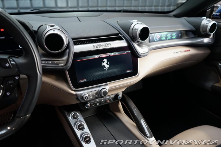 Ferrari GTC4Lusso V12 Lift Carbon Display Z 2018