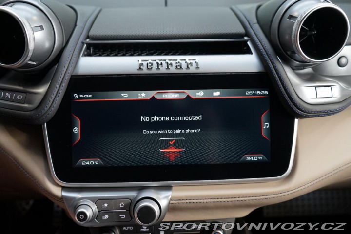 Ferrari GTC4Lusso V12 Lift Carbon Display Z 2018