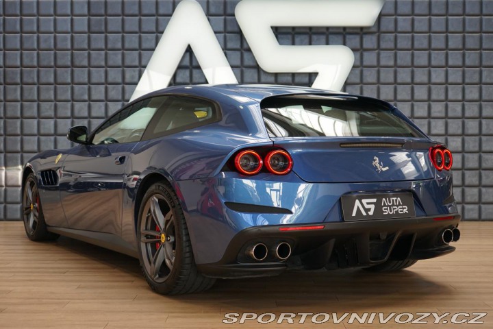 Ferrari GTC4Lusso V12 Lift Carbon Display Z 2018