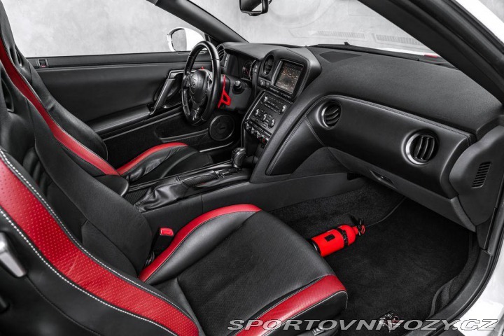 Nissan GT-R 2012