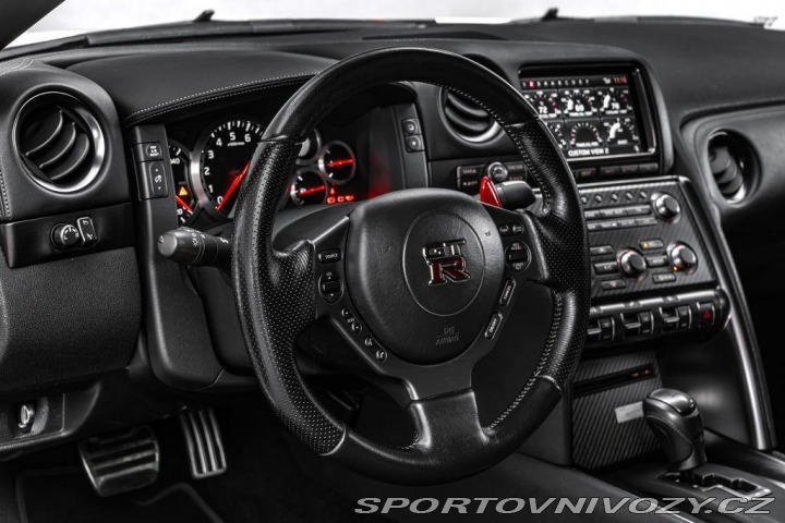 Nissan GT-R 2012