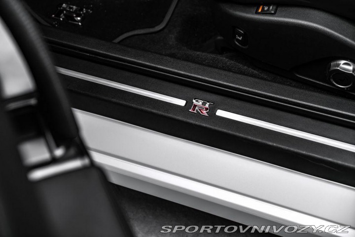 Nissan GT-R 2012