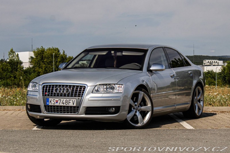 Audi S8 
