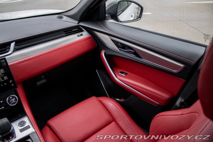 Jaguar F-Pace 2.0 I4 P250 R-Dynamic SE 2023