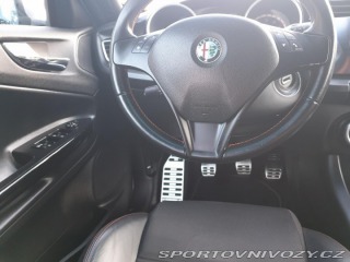 Alfa Romeo Giulietta Quadriofoglio verde 2010