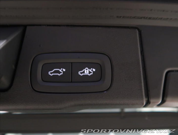 Volvo Ostatní modely XC60 2,0 B5 AWD AUT Plus POLES 2024