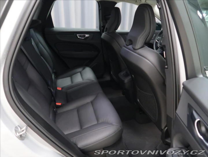 Volvo Ostatní modely XC60 2,0 B5 AWD AUT Plus POLES 2024