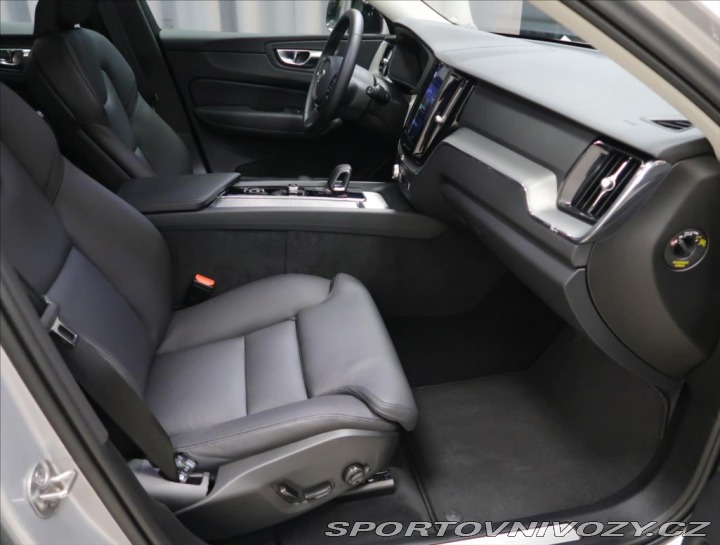 Volvo Ostatní modely XC60 2,0 B5 AWD AUT Plus POLES 2024
